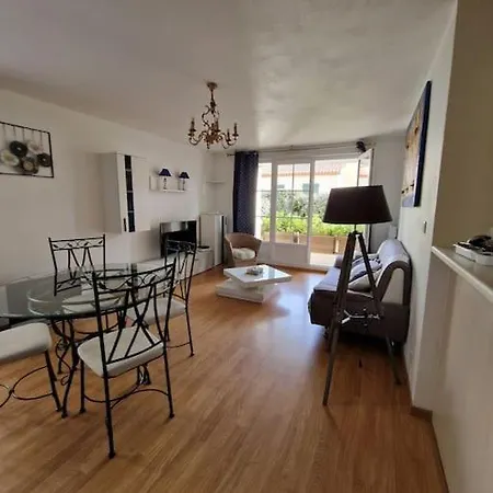 Appartement Superbe Avec Piscine A 100m De La